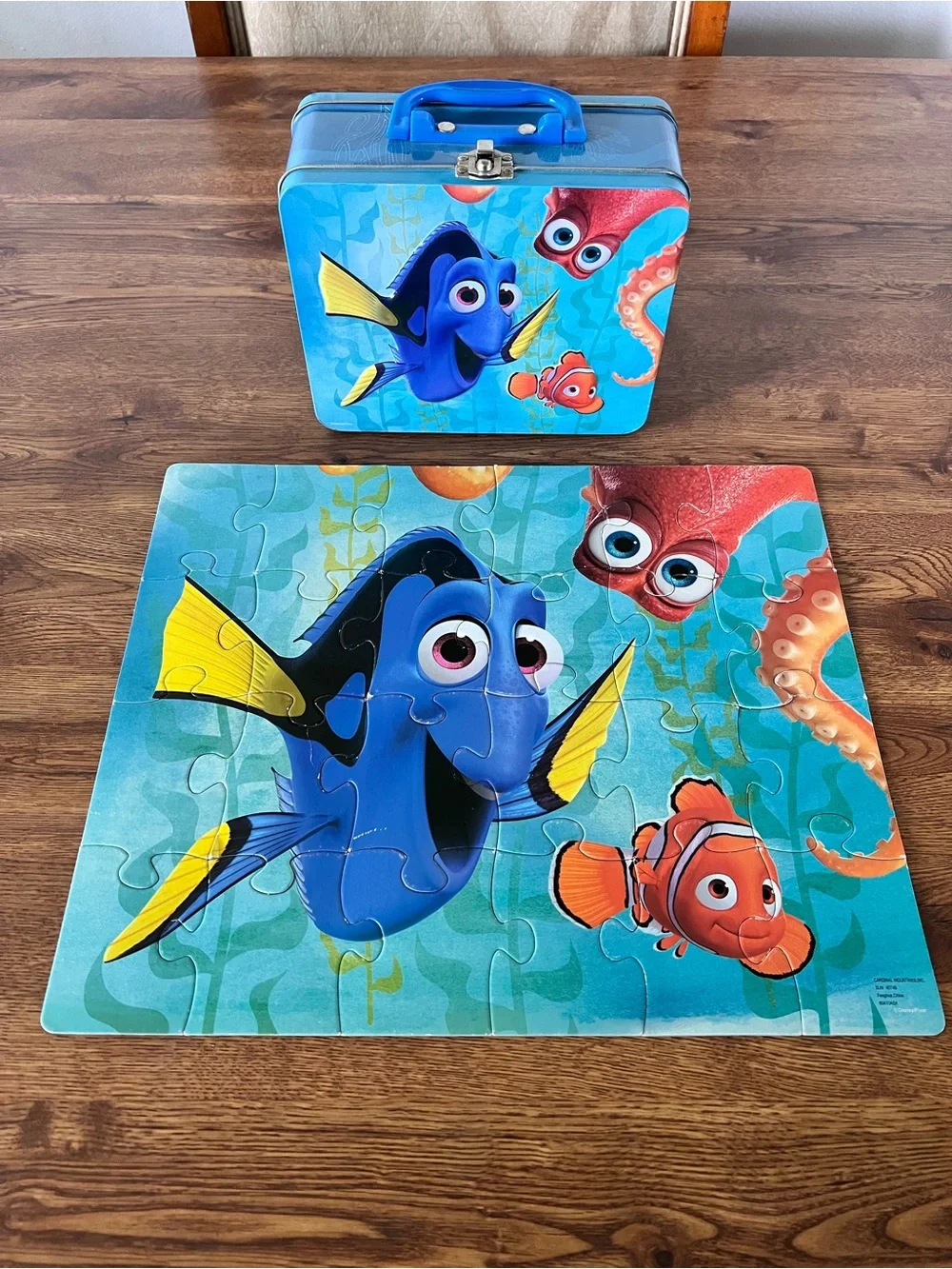 Disney Pixar Finding Dory Tin Lunch Box and Puzzle Set